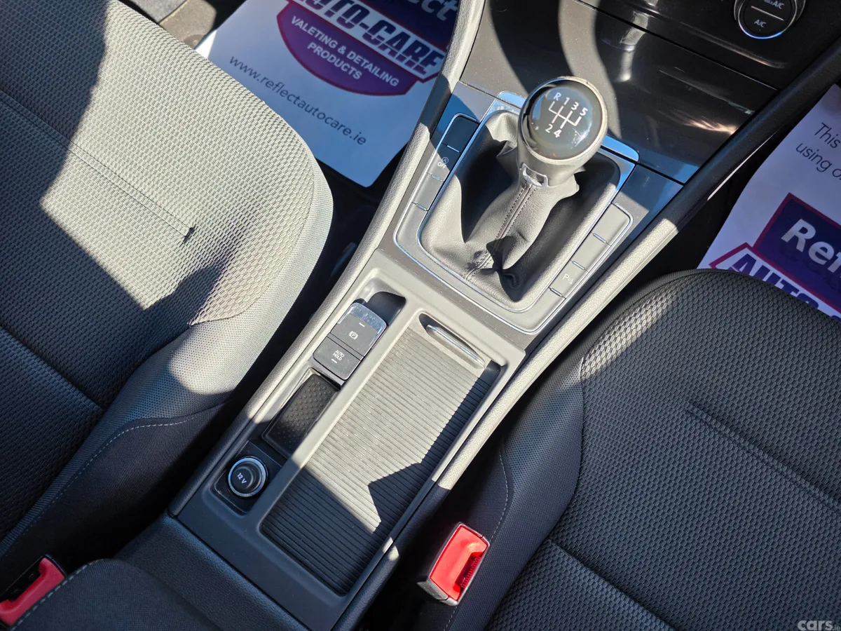 Volkswagen Golf Estate, Diesel, 2018, Yellow