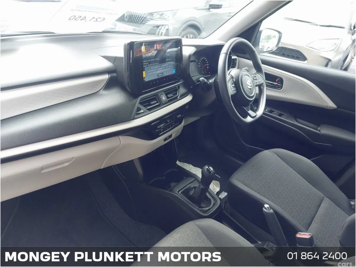 Suzuki Swift Hatchback, Petrol Hybrid, 2024, White