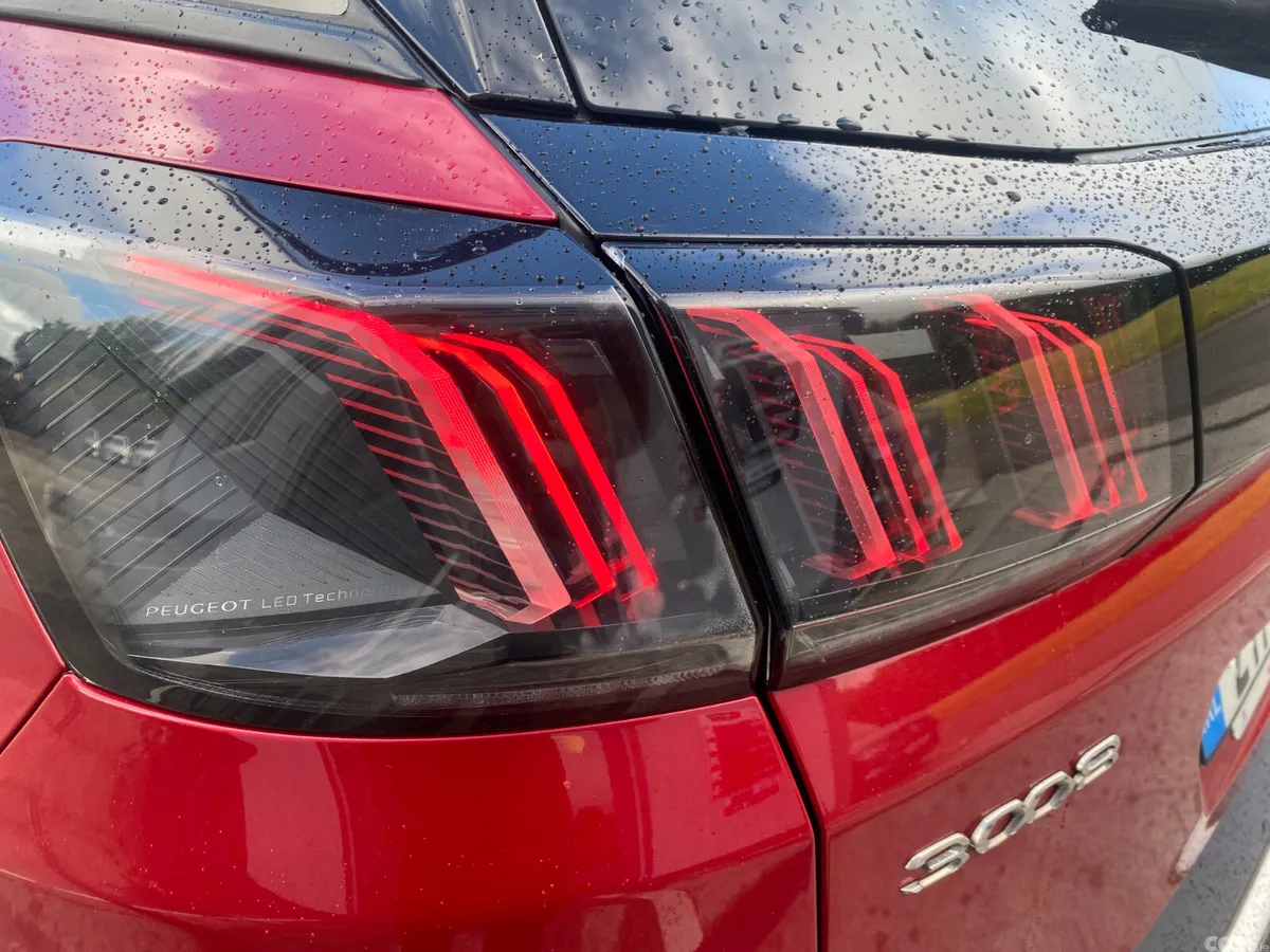 Peugeot 3008 MPV, Diesel, 2021, Red
