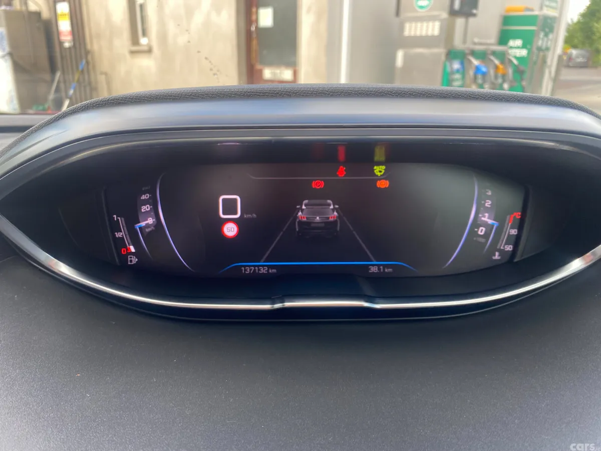 Peugeot 3008 MPV, Diesel, 2021, Red