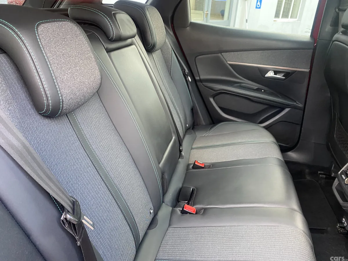 Peugeot 3008 MPV, Diesel, 2021, Red