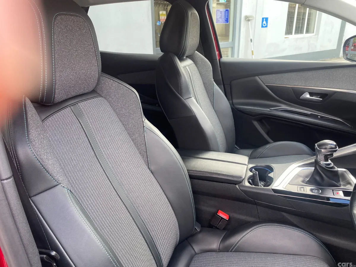 Peugeot 3008 MPV, Diesel, 2021, Red