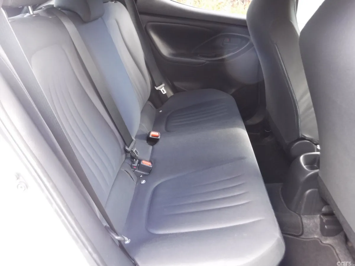 Toyota Yaris Hatchback, Petrol Hybrid, 2021, White