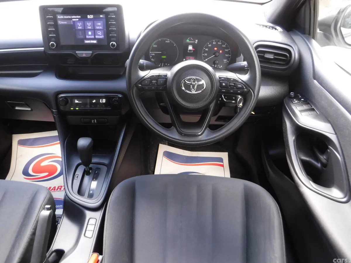 Toyota Yaris Hatchback, Petrol Hybrid, 2021, White