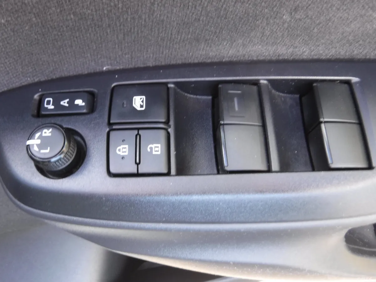 Toyota Yaris Hatchback, Petrol Hybrid, 2021, White