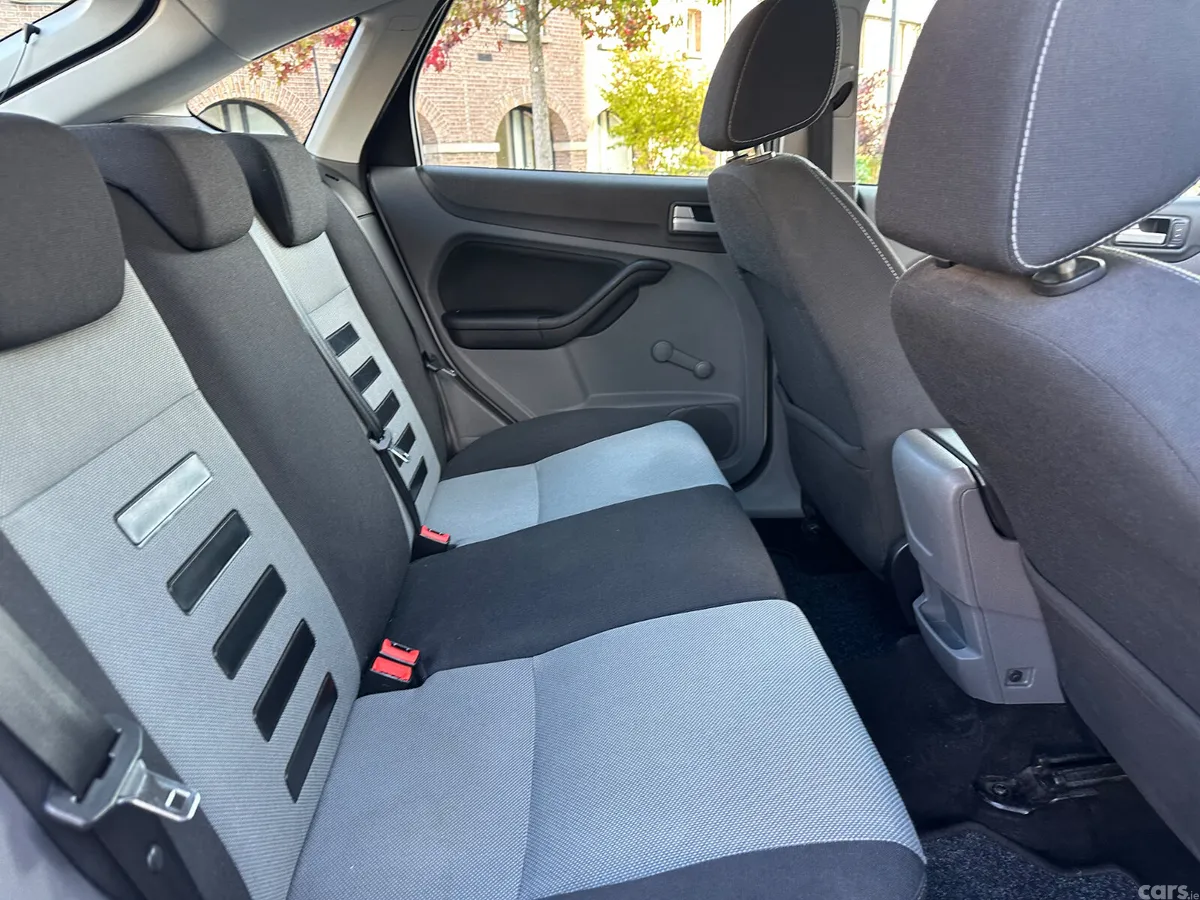 Ford Focus Hatchback, Diesel, 2010, Silver