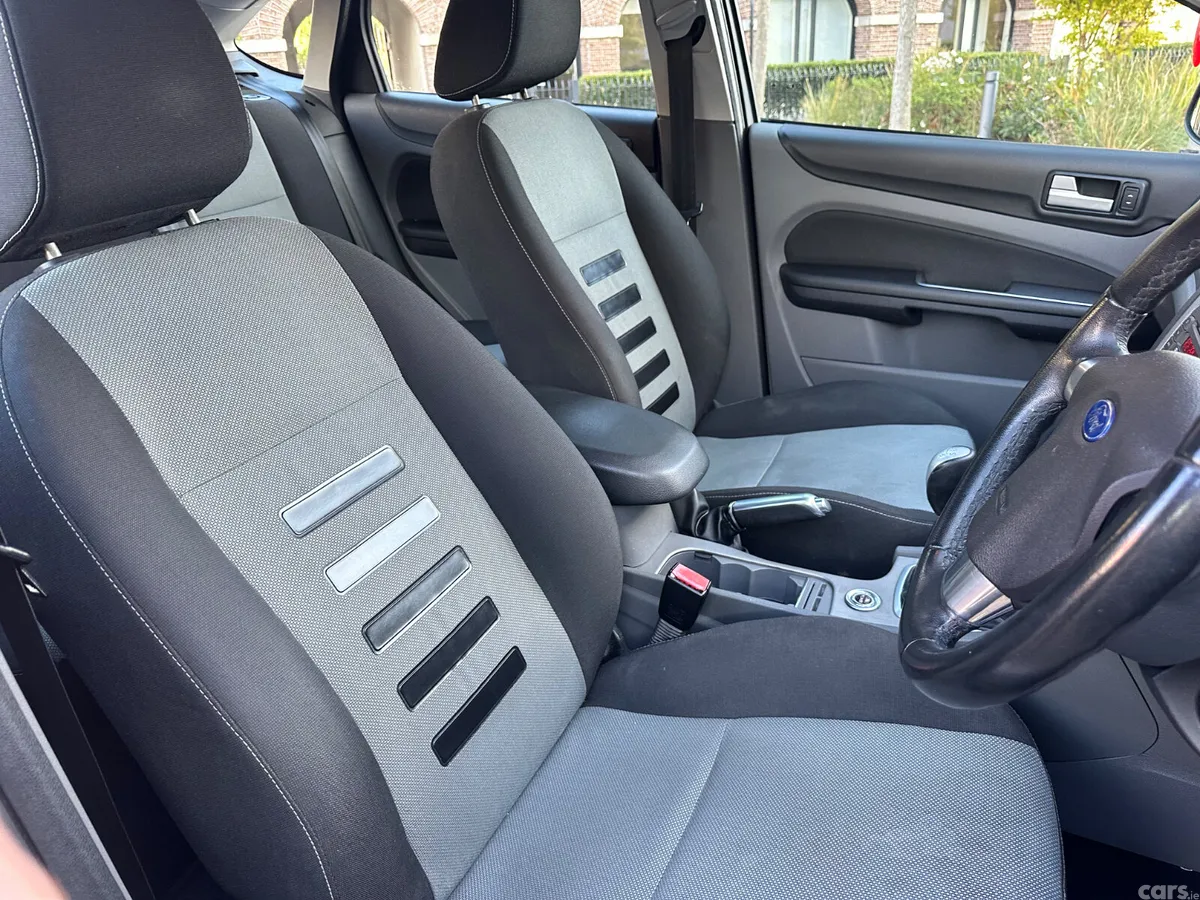 Ford Focus Hatchback, Diesel, 2010, Silver