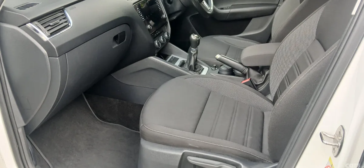 Skoda Octavia Saloon, Petrol, 2020, White