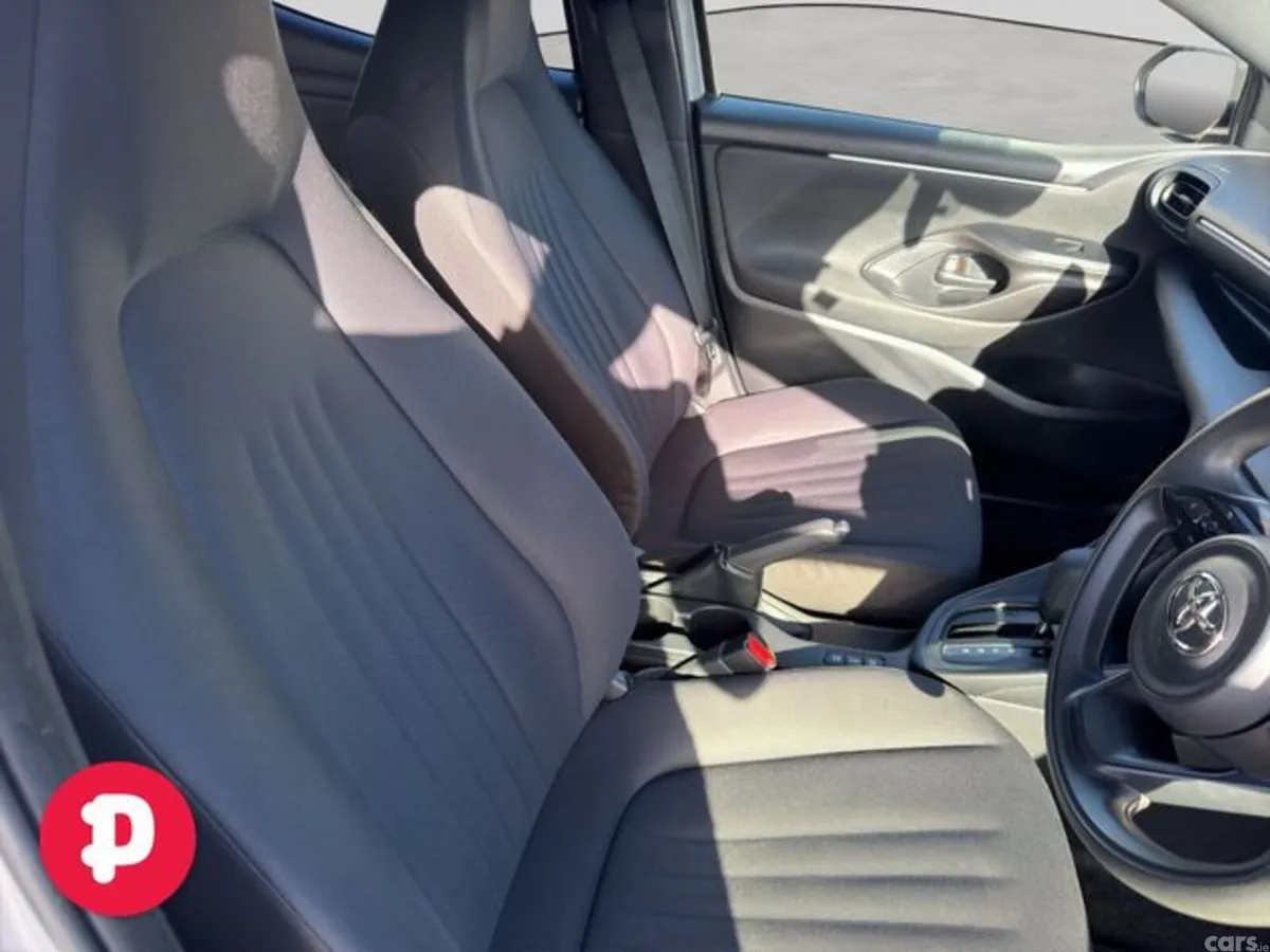 Toyota Yaris Hatchback, Petrol Hybrid, 2022, Silver