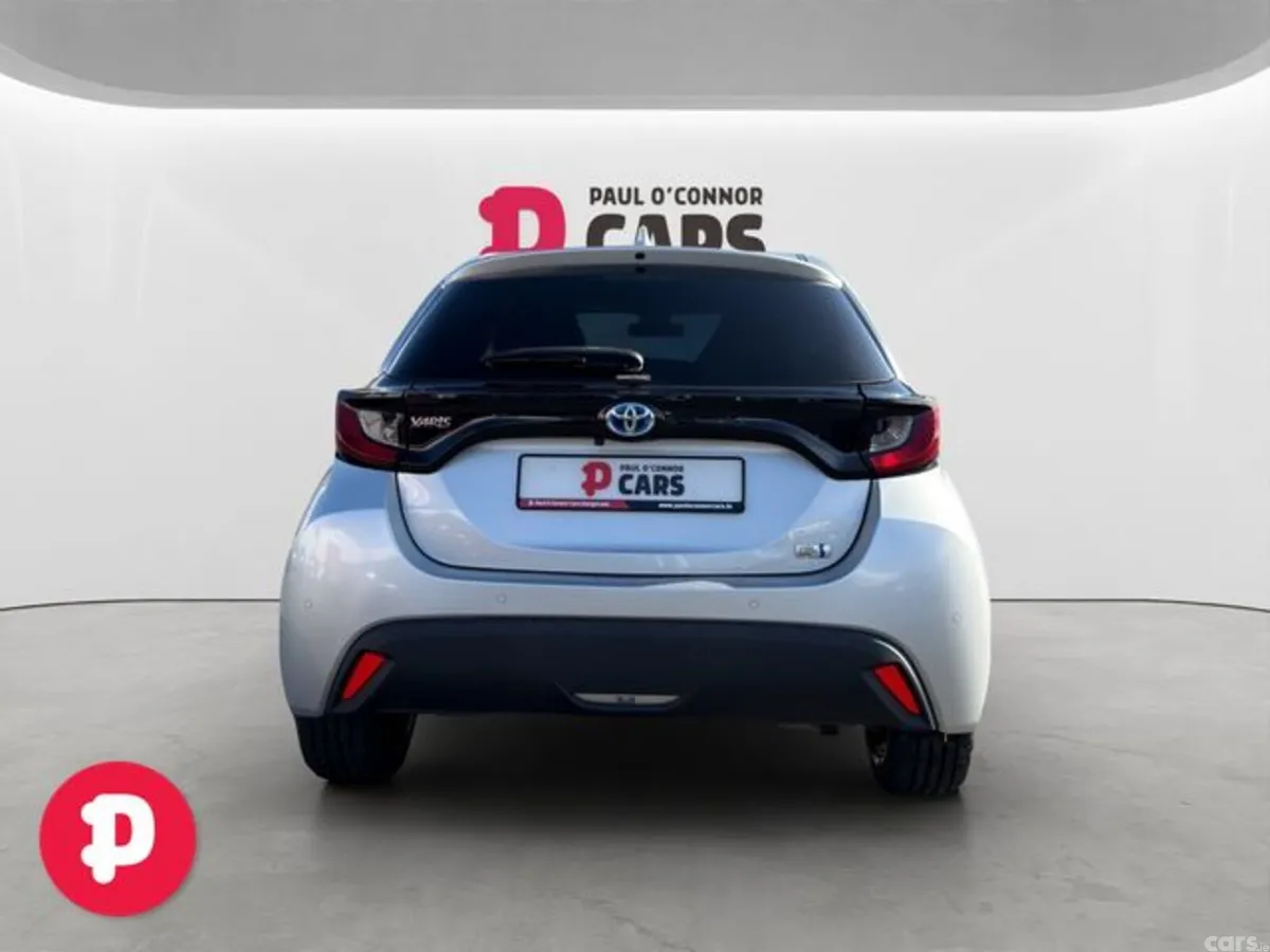 Toyota Yaris Hatchback, Petrol Hybrid, 2022, Silver