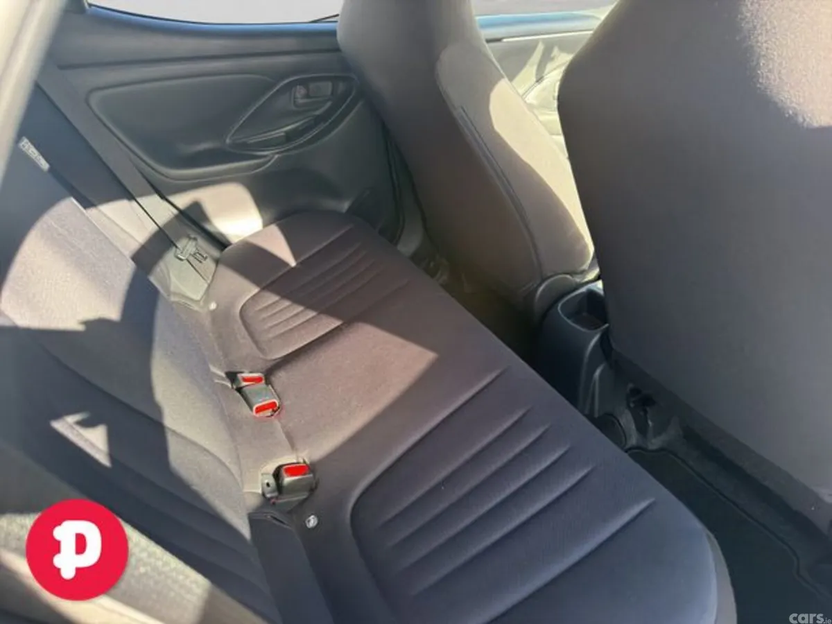 Toyota Yaris Hatchback, Petrol Hybrid, 2022, Silver