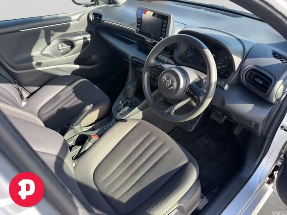 Toyota Yaris Hatchback, Petrol Hybrid, 2022, Silver