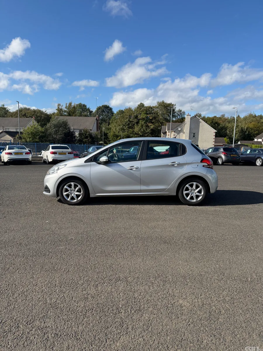 Peugeot 208 Hatchback, Diesel, 2015, Silver