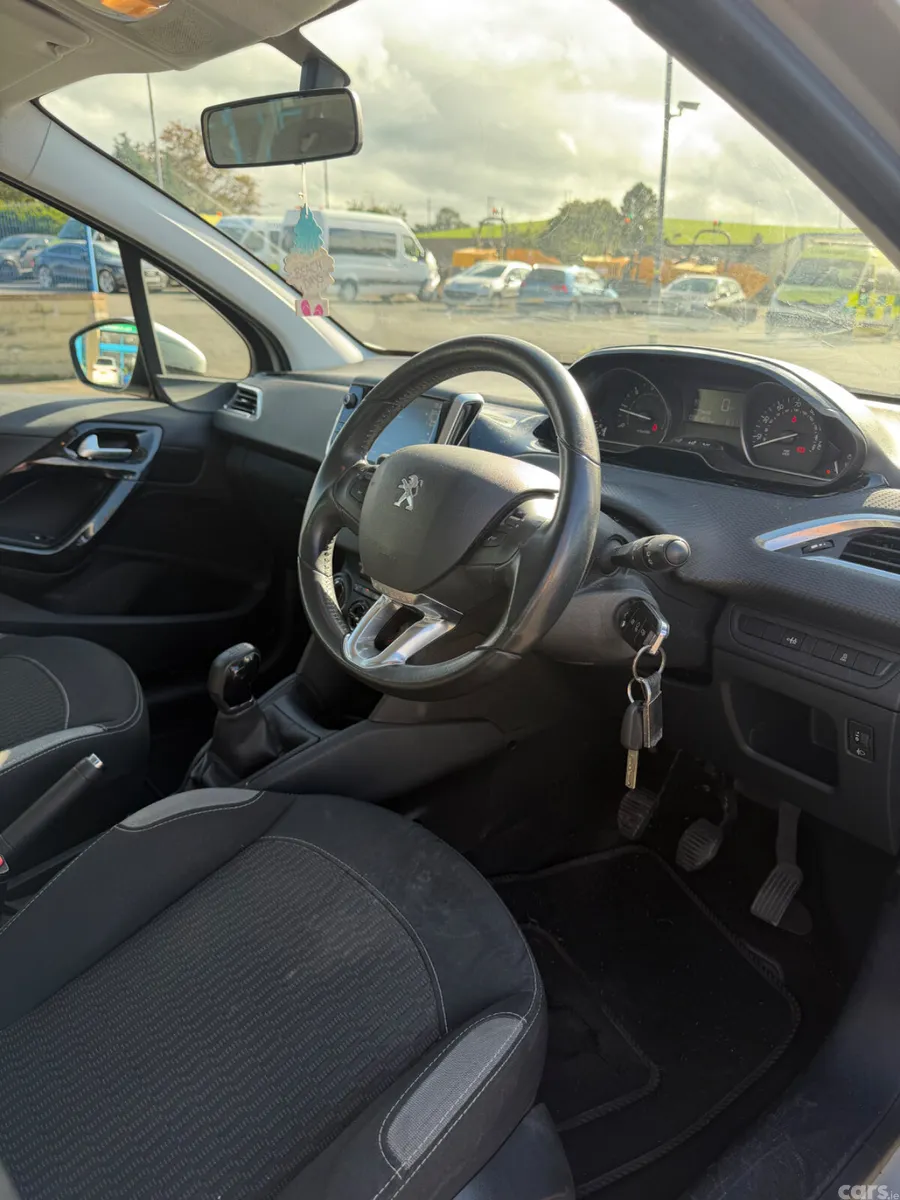 Peugeot 208 Hatchback, Diesel, 2015, Silver