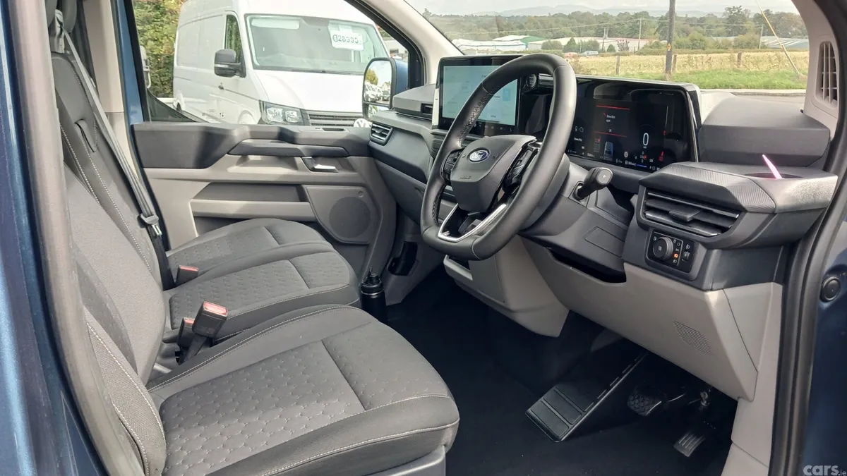 Ford Transit Custom MPV, Petrol Hybrid, 2025, Blue