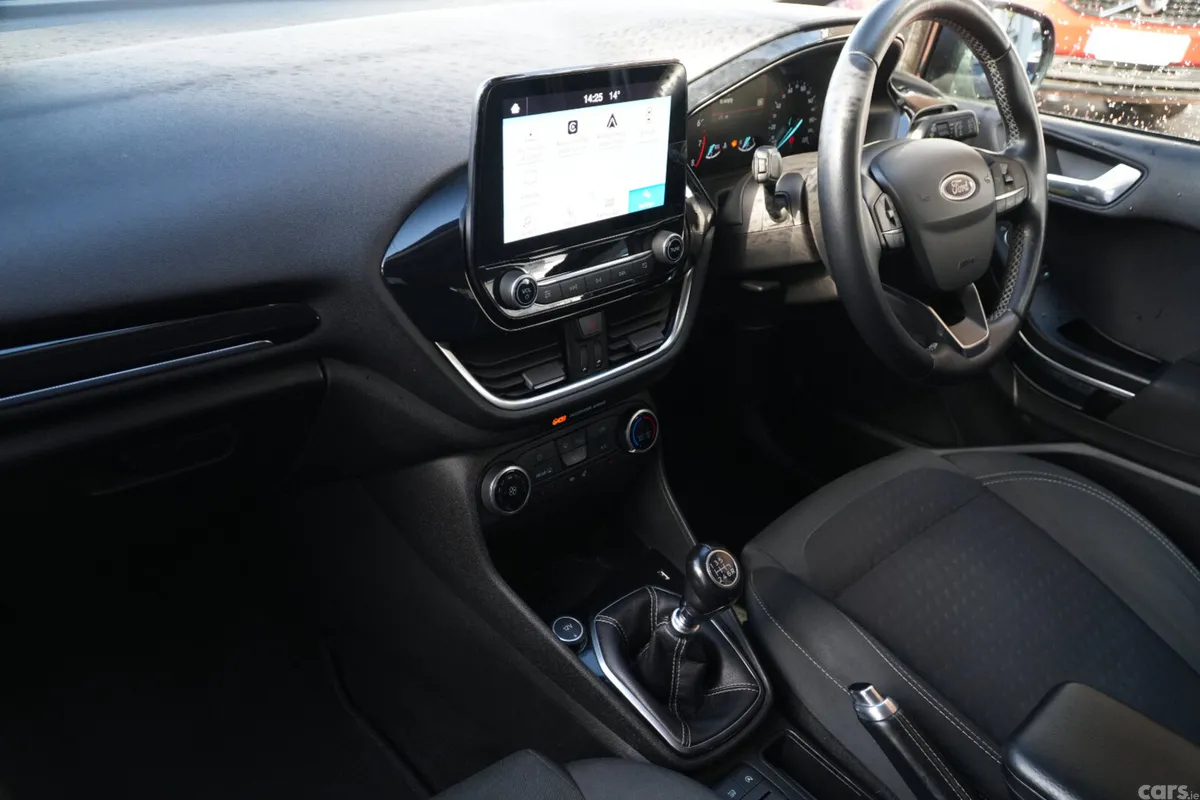 Ford Fiesta Hatchback, Petrol, 2018, Grey