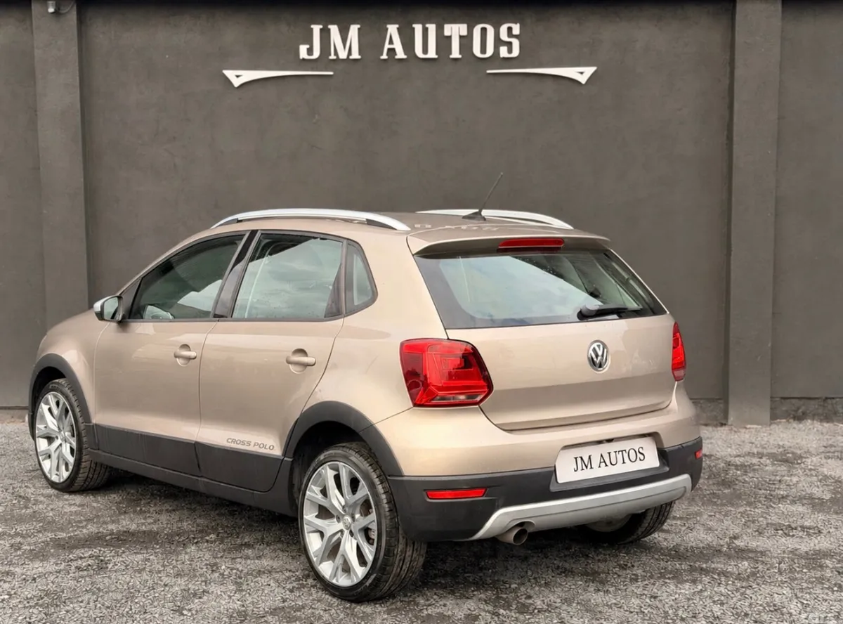 Volkswagen Polo Hatchback, Petrol, 2015, Gold