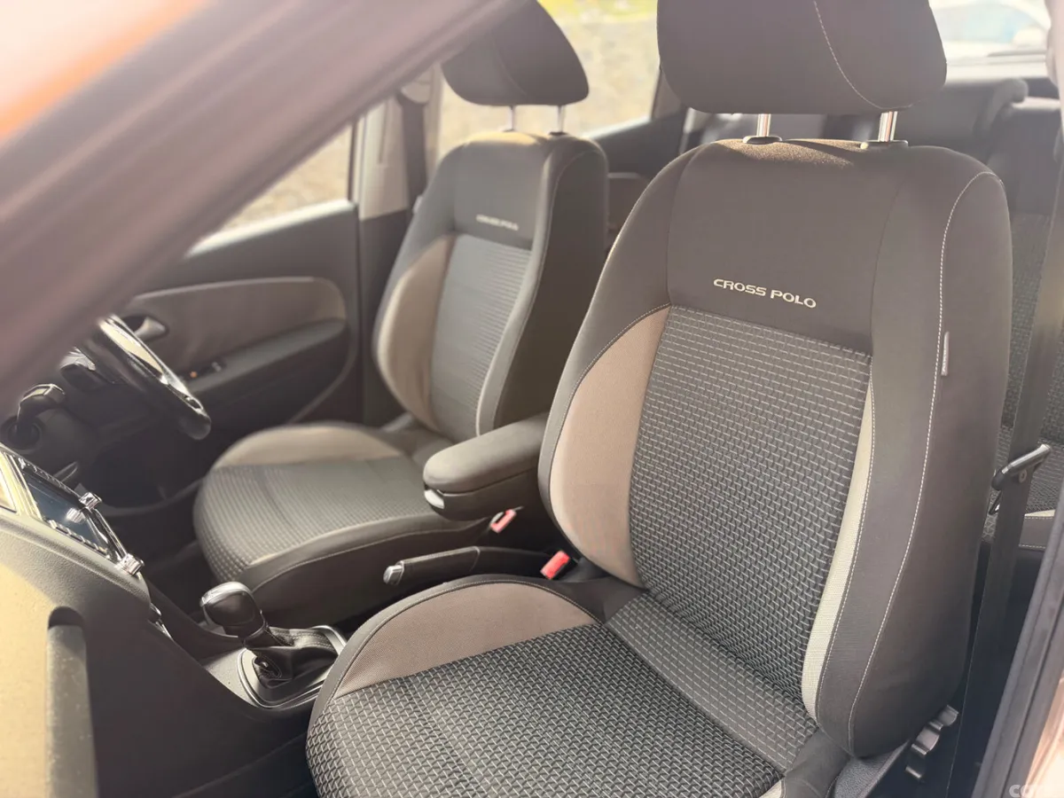 Volkswagen Polo Hatchback, Petrol, 2015, Gold