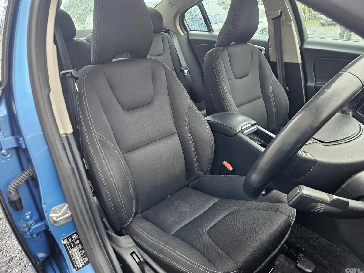 Volvo S60 Saloon, Diesel, 2015, Blue