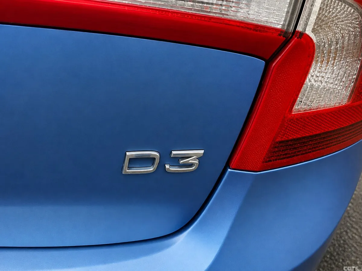 Volvo S60 Saloon, Diesel, 2015, Blue