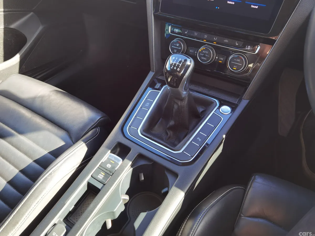 Volkswagen Passat Saloon, Diesel, 2020, Blue