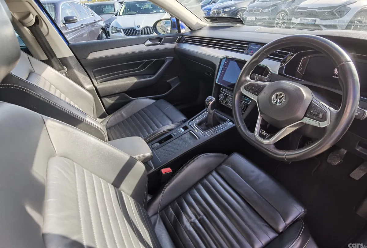 Volkswagen Passat Saloon, Diesel, 2020, Blue