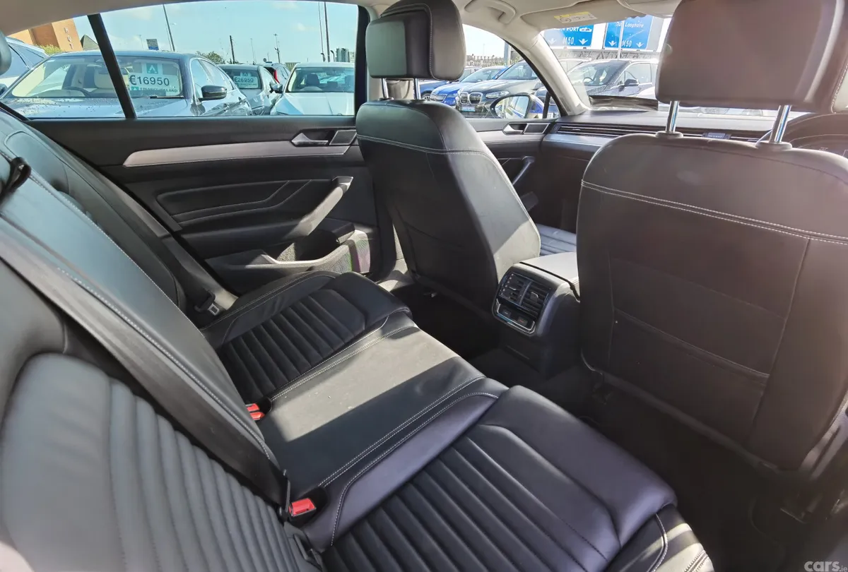 Volkswagen Passat Saloon, Diesel, 2020, Blue