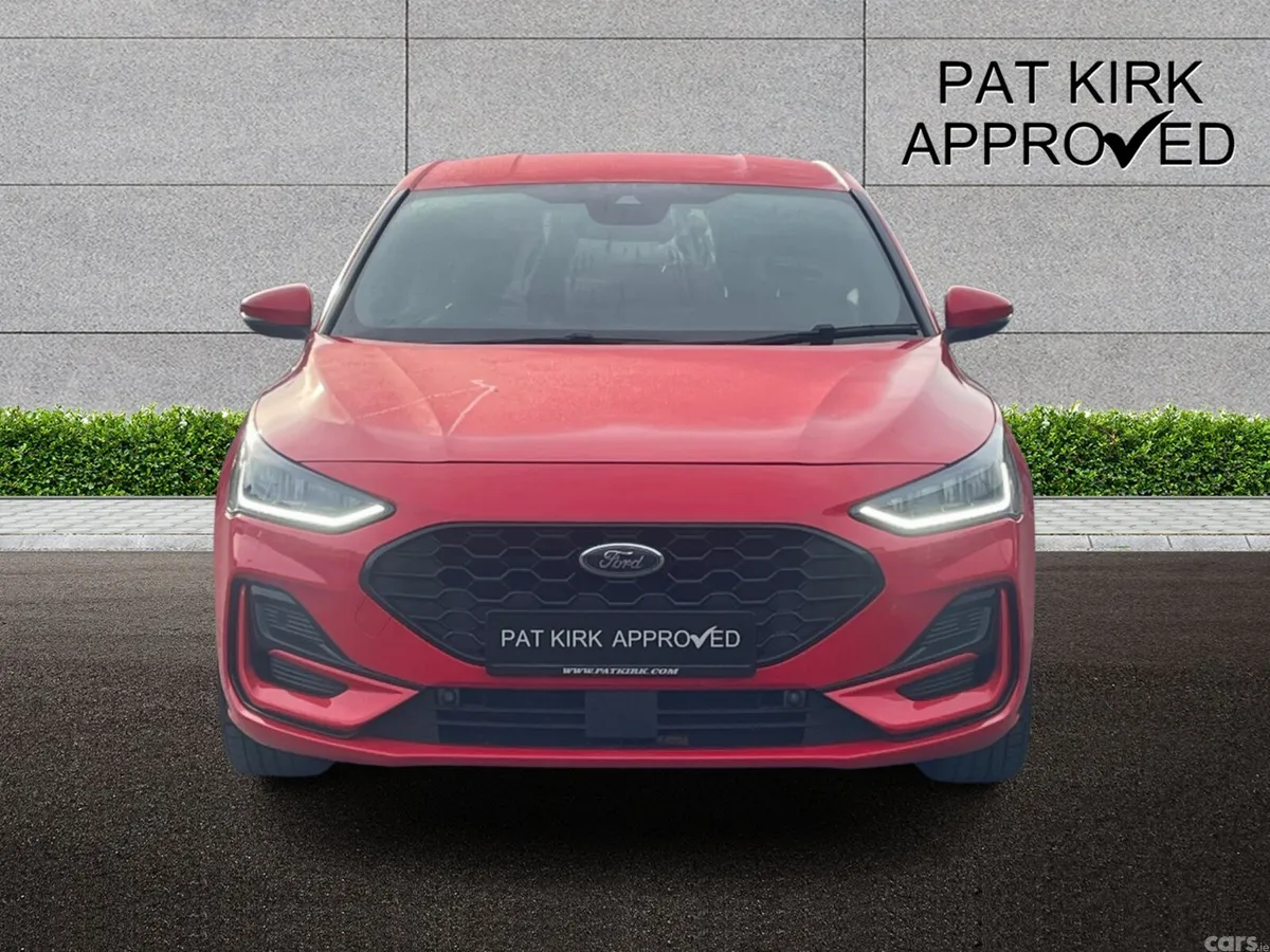 Ford Focus Hatchback, Petrol, 2023, Red