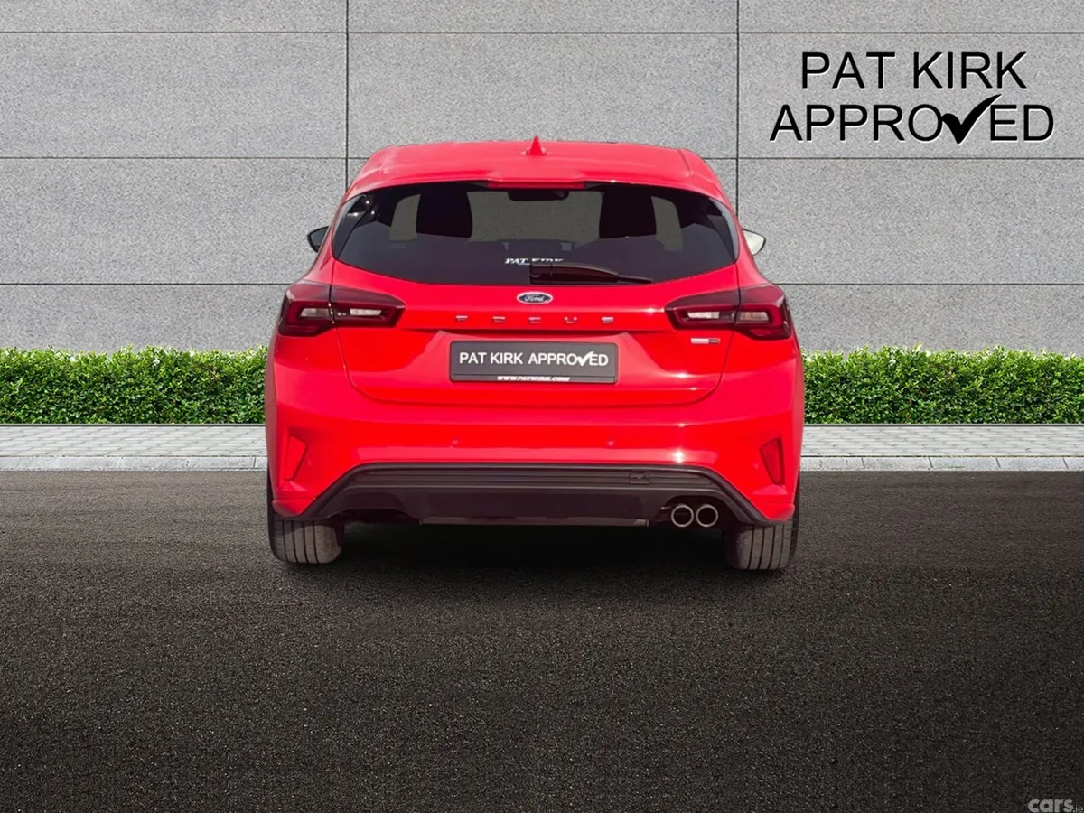 Ford Focus Hatchback, Petrol, 2023, Red