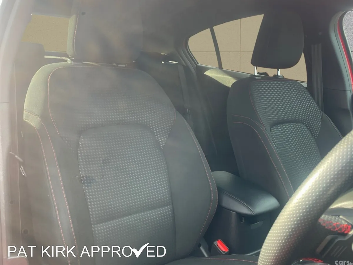 Ford Focus Hatchback, Petrol, 2023, Red