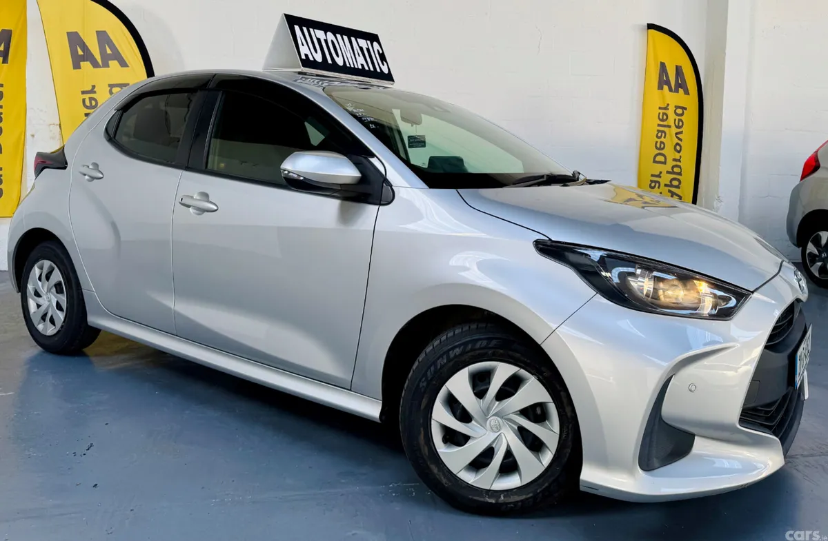 Toyota Yaris Hatchback, Petrol Hybrid, 2021, Silver