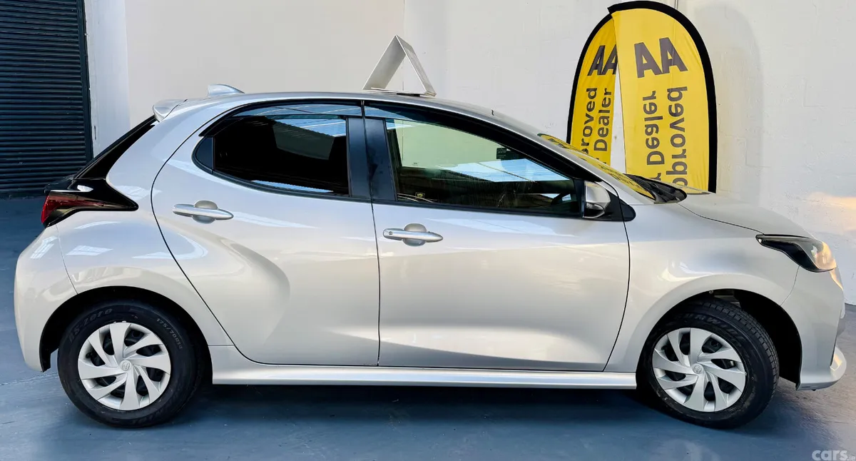 Toyota Yaris Hatchback, Petrol Hybrid, 2021, Silver