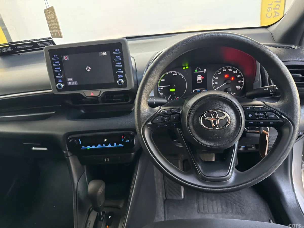 Toyota Yaris Hatchback, Petrol Hybrid, 2021, Silver