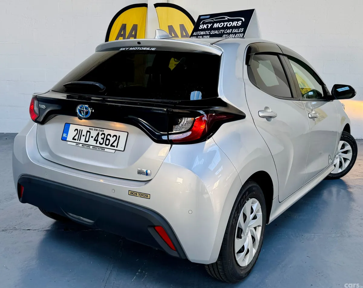 Toyota Yaris Hatchback, Petrol Hybrid, 2021, Silver