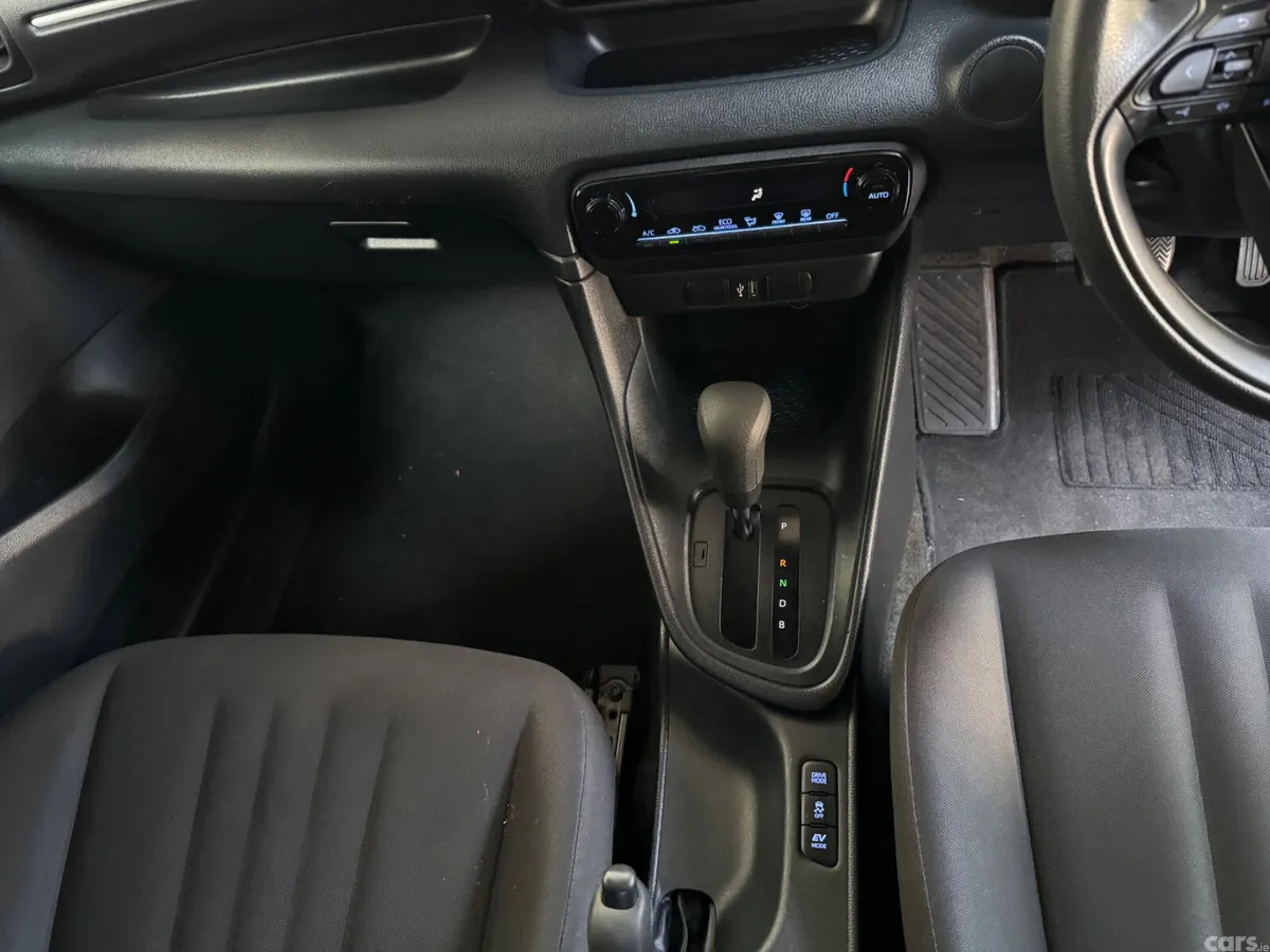 Toyota Yaris Hatchback, Petrol Hybrid, 2021, Silver