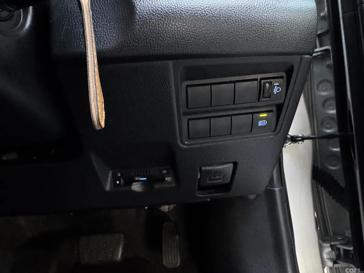 Toyota Yaris Hatchback, Petrol Hybrid, 2021, Silver