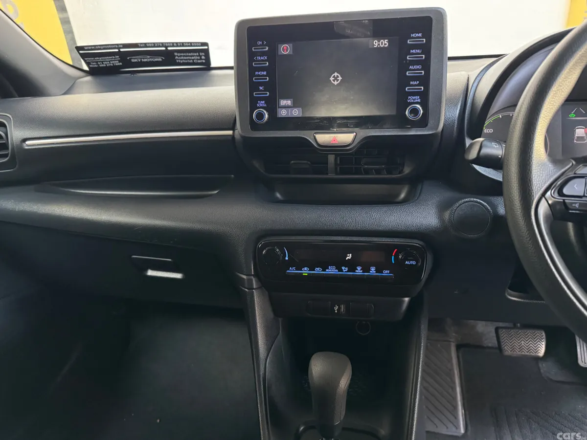 Toyota Yaris Hatchback, Petrol Hybrid, 2021, Silver