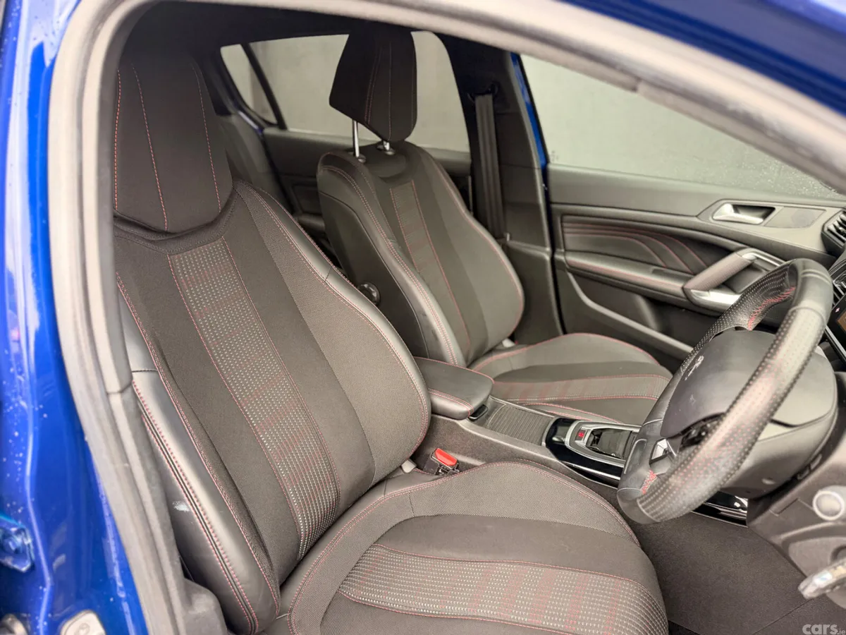 Peugeot 308 Hatchback, Petrol, 2016, Blue