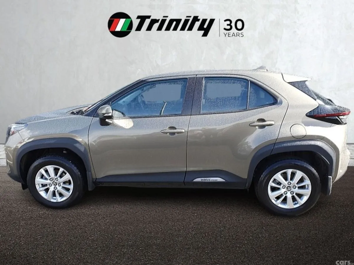 Toyota Yaris Cross Hatchback, Petrol Hybrid, 2025, Green