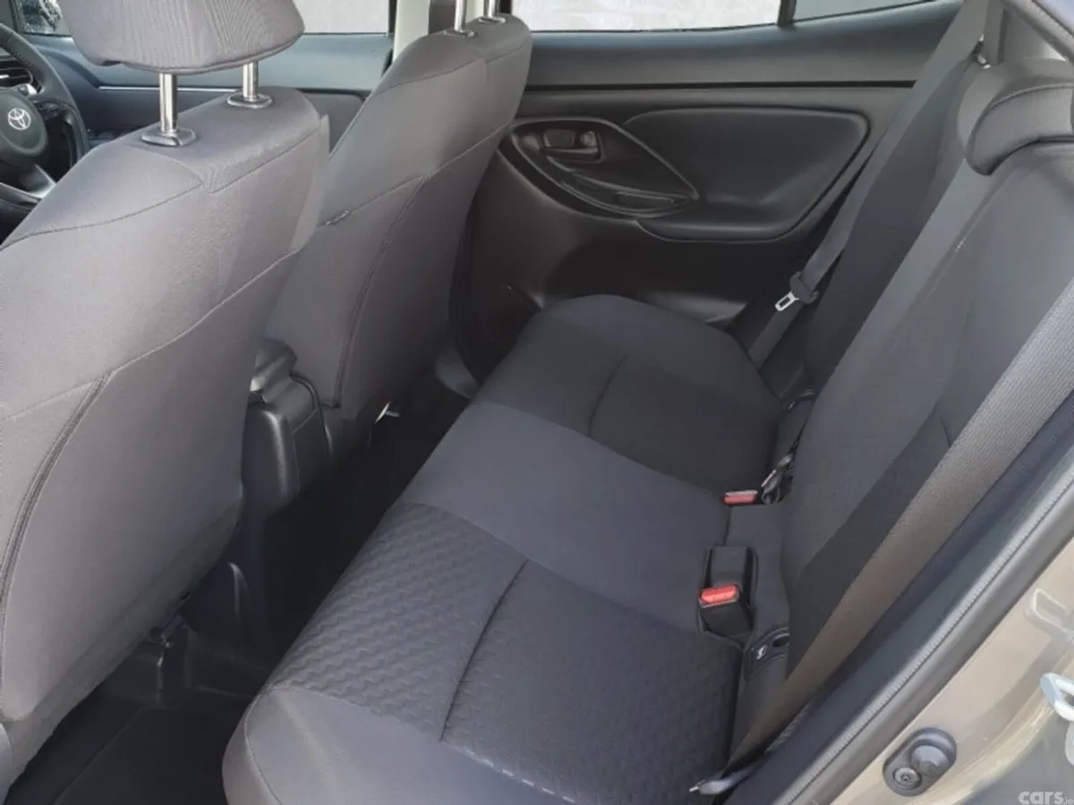 Toyota Yaris Cross Hatchback, Petrol Hybrid, 2025, Green