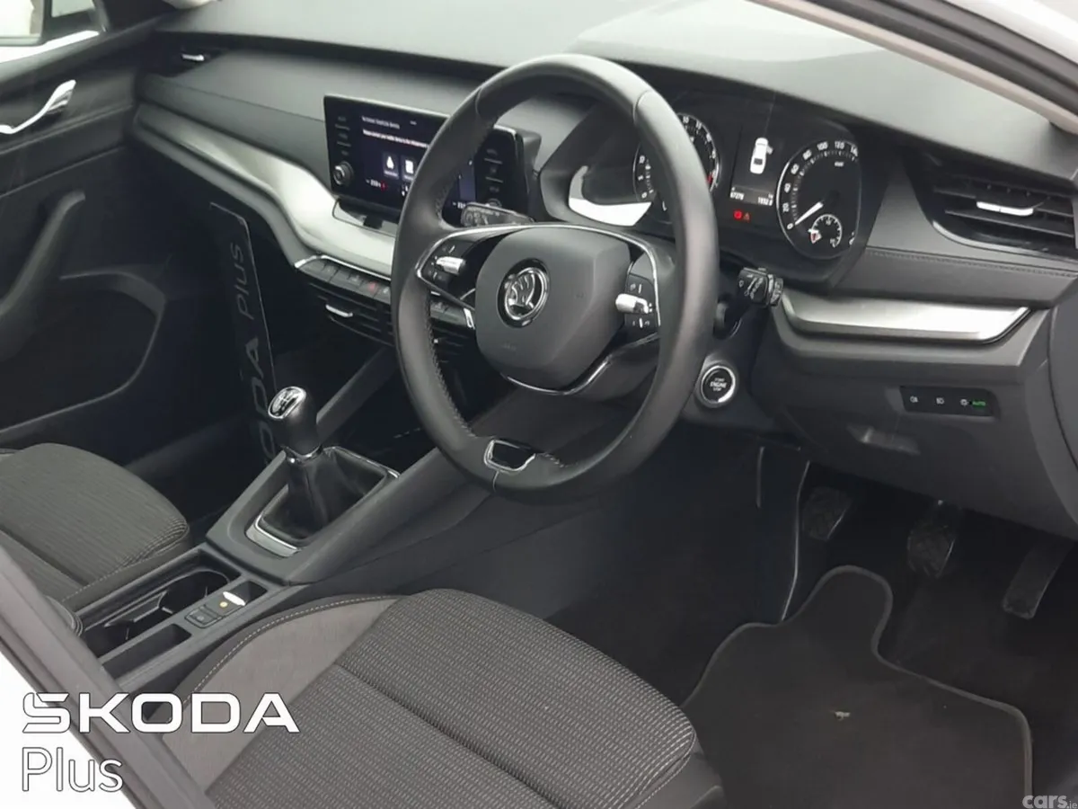 Skoda Octavia Saloon, Diesel, 2023, White