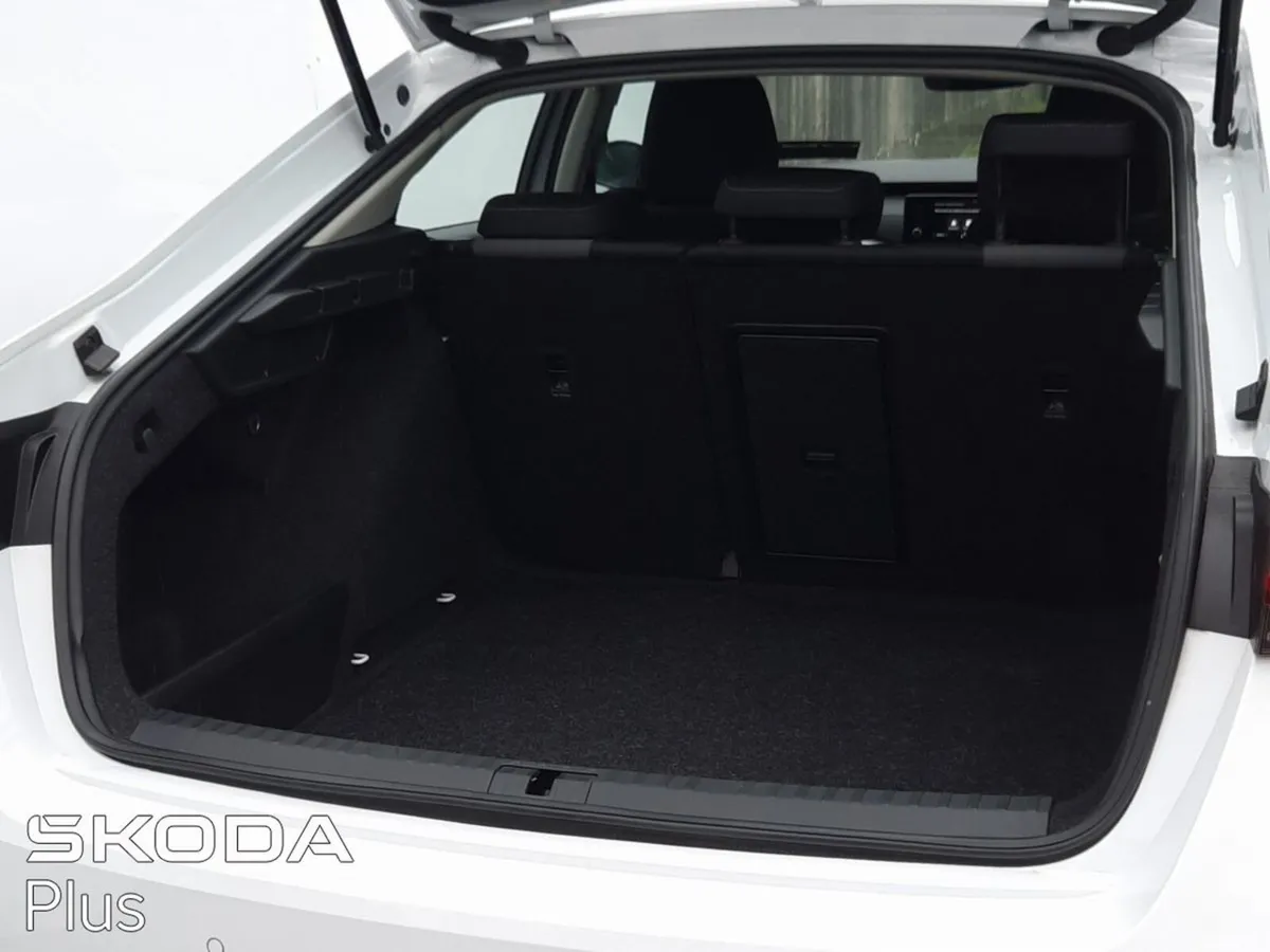 Skoda Octavia Saloon, Diesel, 2023, White