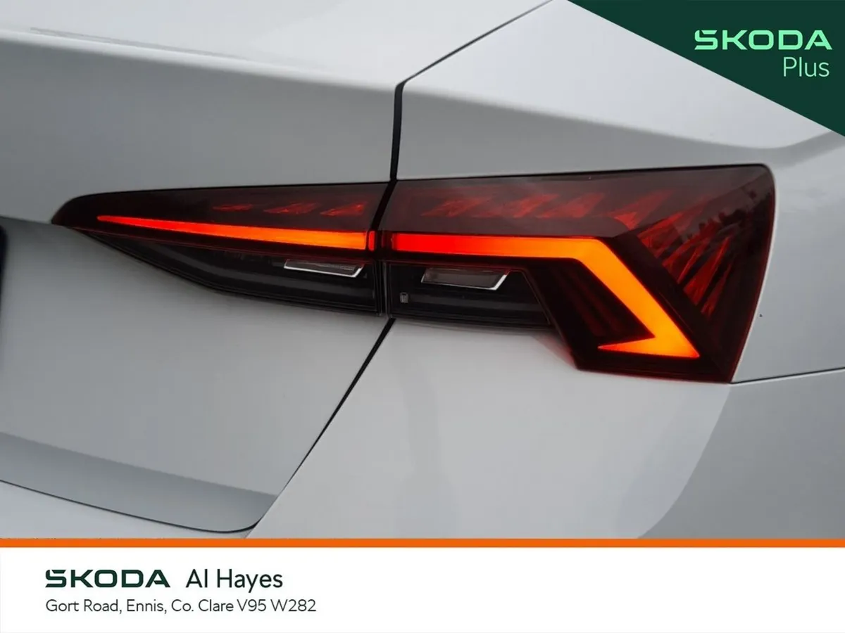 Skoda Octavia Saloon, Diesel, 2023, White