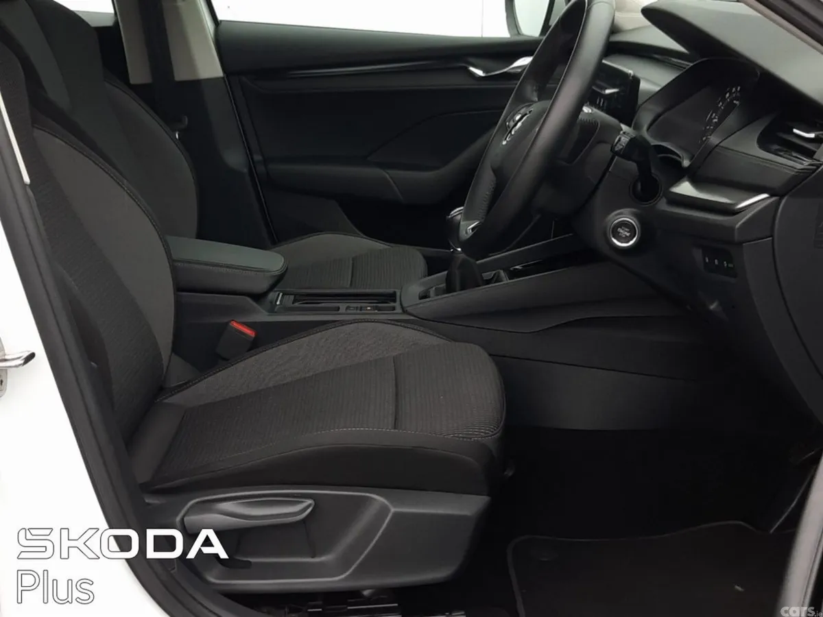 Skoda Octavia Saloon, Diesel, 2023, White