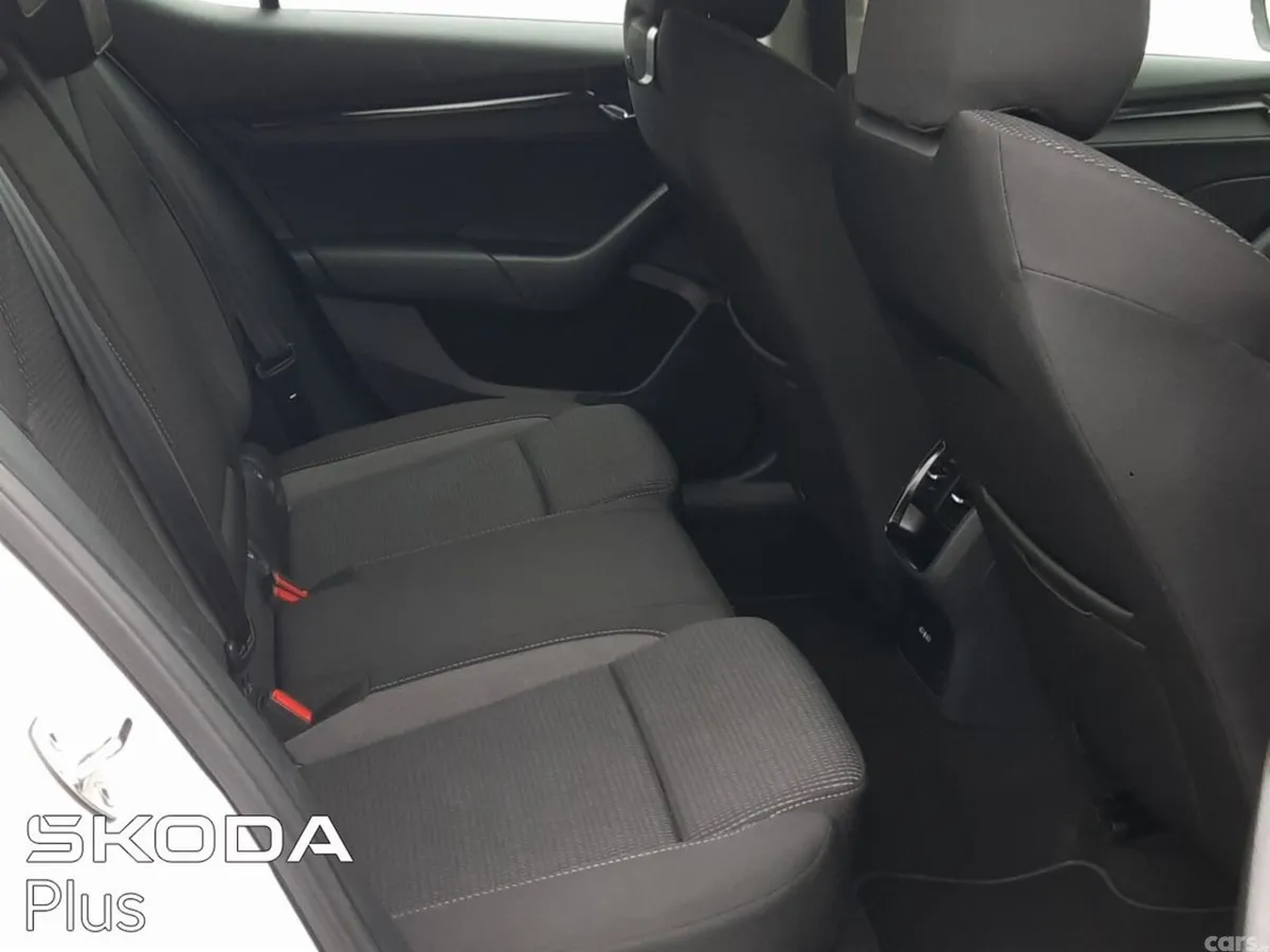 Skoda Octavia Saloon, Diesel, 2023, White