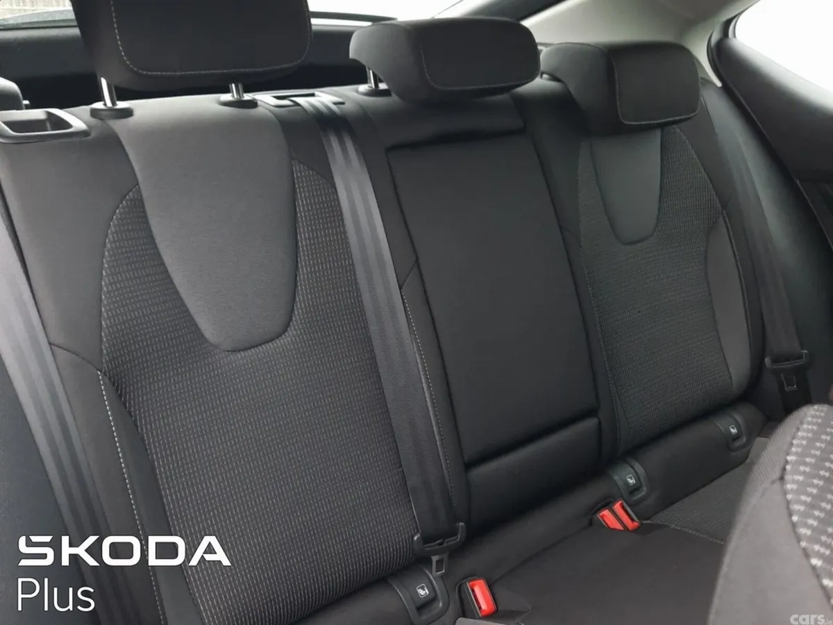 Skoda Octavia Saloon, Diesel, 2023, White