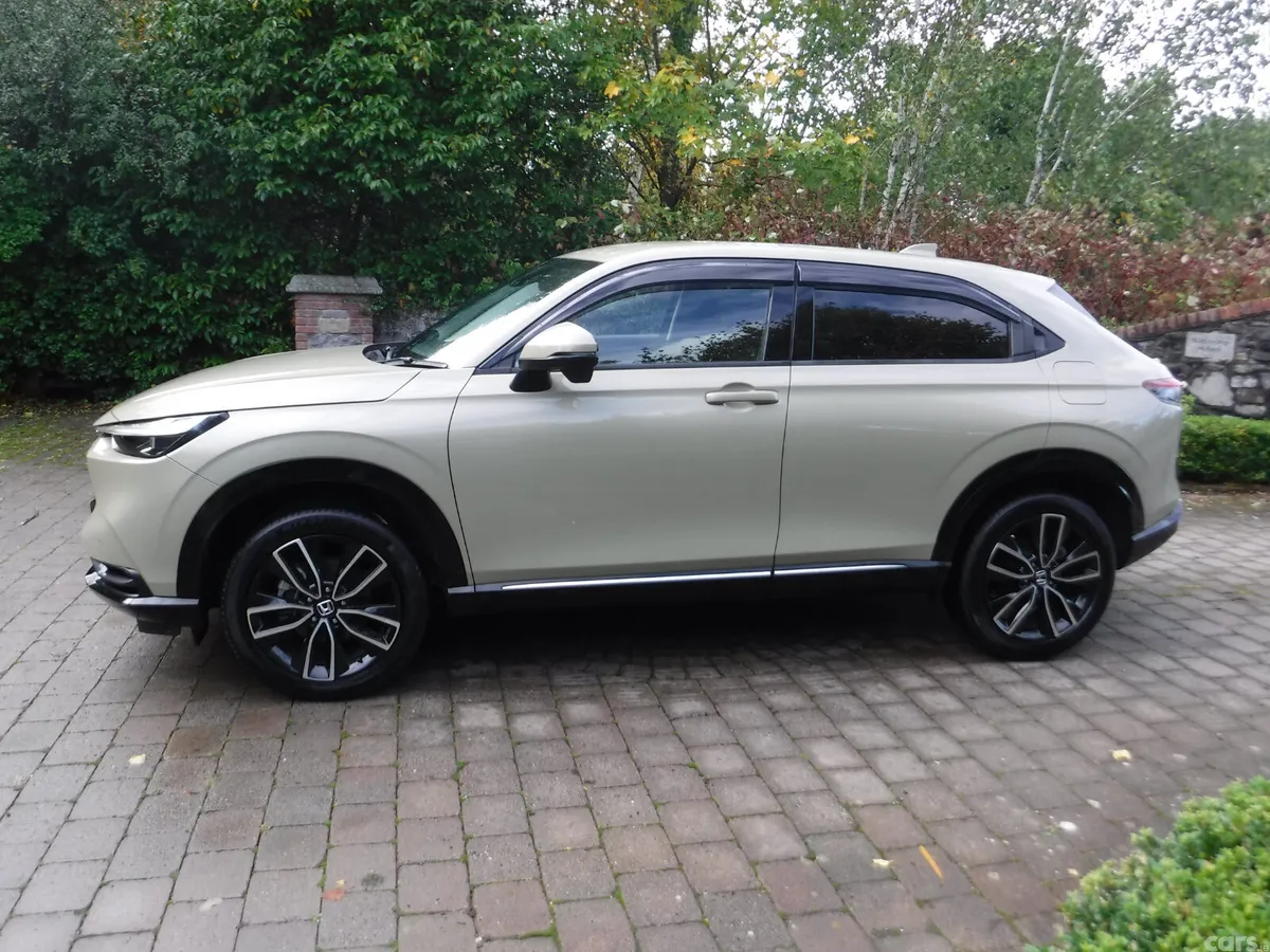 Honda Vezel SUV, Petrol Hybrid, 2021, Beige