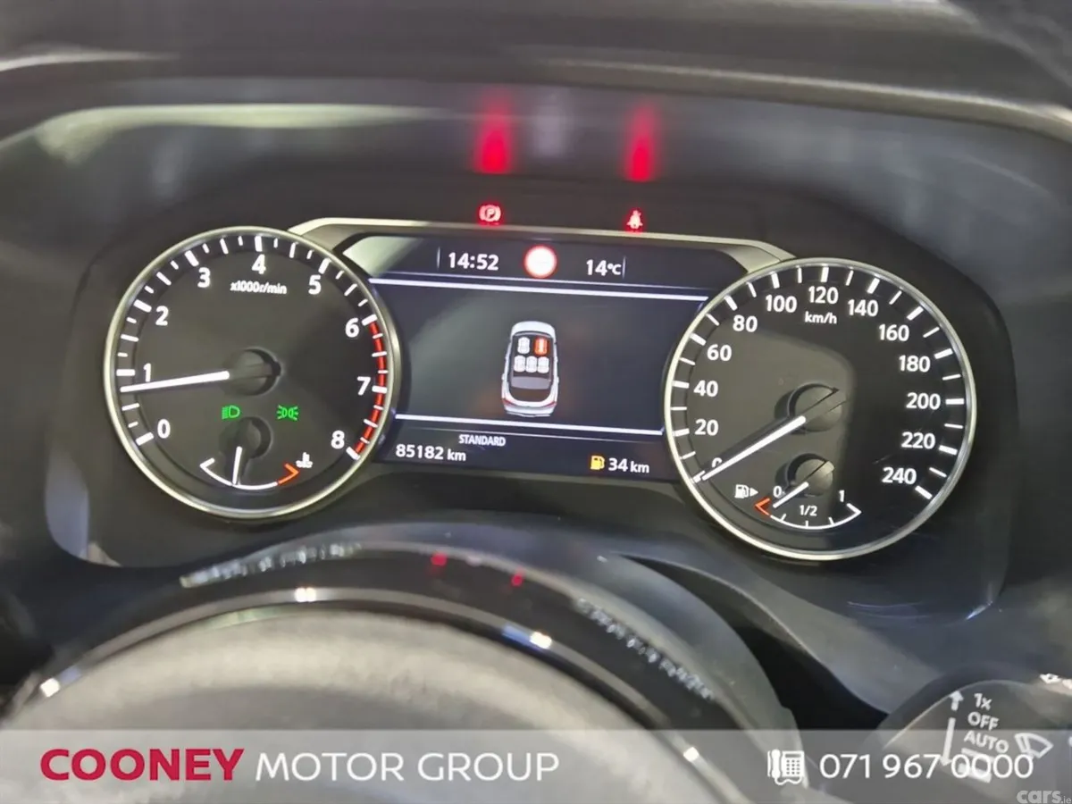 Nissan Qashqai MPV, Petrol, 2021, Red
