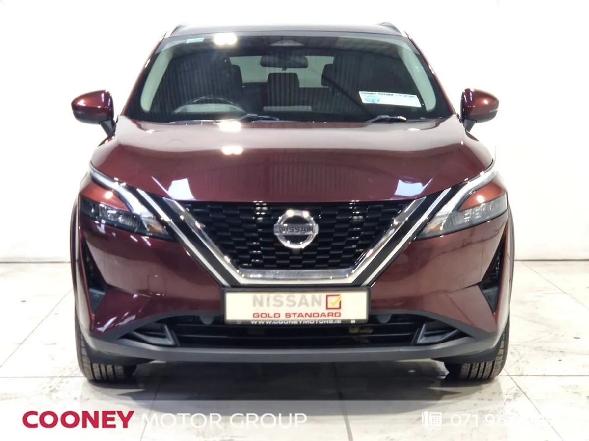 Nissan Qashqai MPV, Petrol, 2021, Red