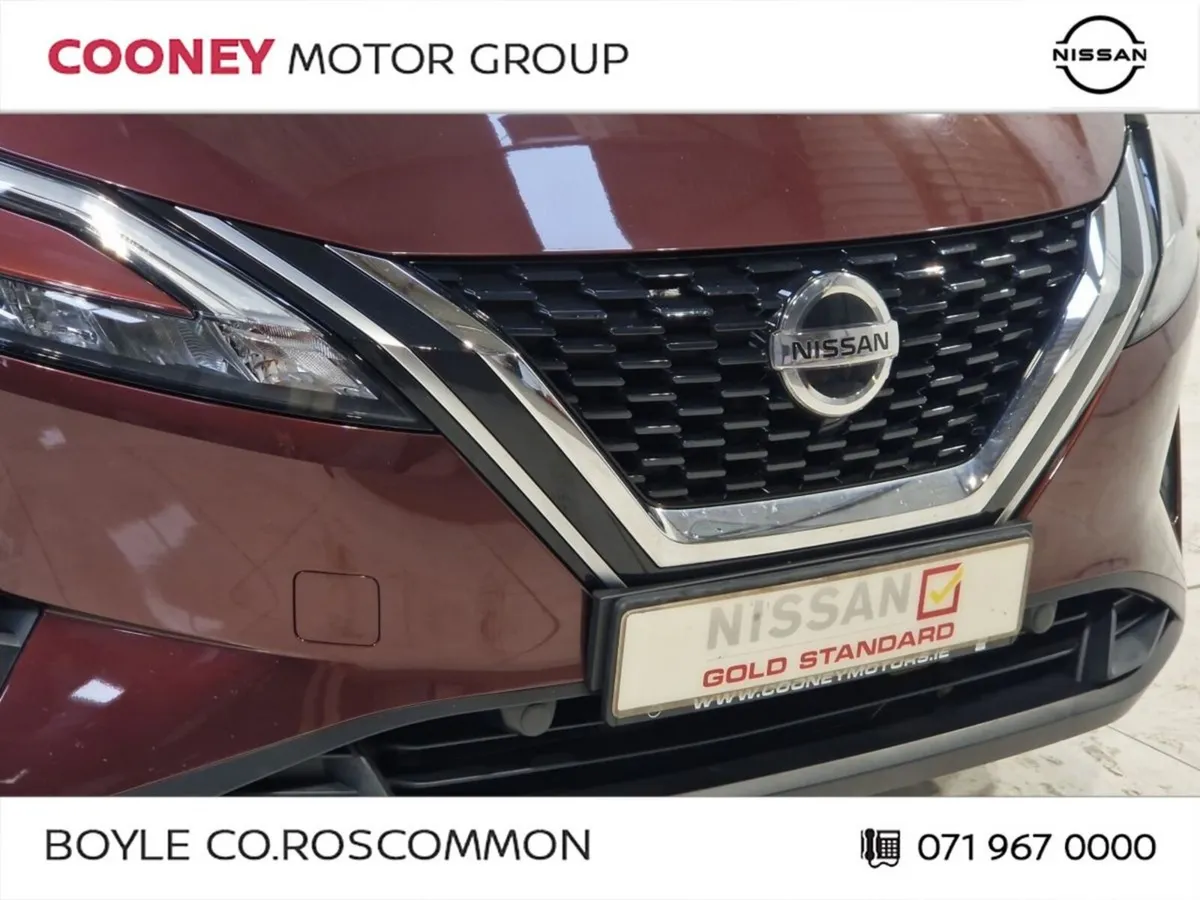 Nissan Qashqai MPV, Petrol, 2021, Red